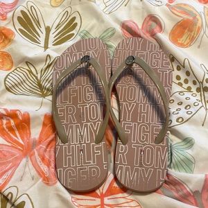 tommy hilfiger flips flops have been worn a few times but still look good